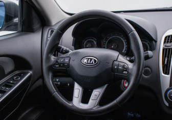 Подержанный автомобиль Kia Ceed Wagon 2011 года (15 фото)