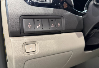 Подержанный автомобиль Kia Carnival 2017 года (22 фото)