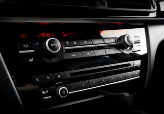 Подержанный автомобиль BMW X5 2015 года (30 фото)