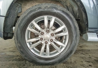 Подержанный автомобиль Mitsubishi Pajero 2013 года (19 фото)