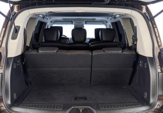 Подержанный автомобиль Infiniti QX80 2017 года (10 фото)