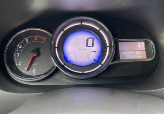 Подержанный автомобиль Renault Fluence 2013 года (15 фото)