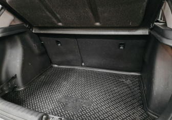 Подержанный автомобиль Kia Rio Hatchback 2021 года (14 фото)