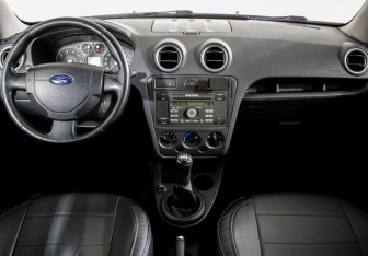 Подержанный автомобиль Ford Fusion 2007 года (11 фото)