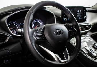 Подержанный автомобиль Hyundai Santa Fe 2023 года (15 фото)