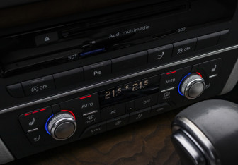 Подержанный автомобиль Audi A7 2010 года (13 фото)