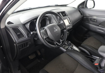 Подержанный автомобиль Mitsubishi ASX 2018 года (9 фото)