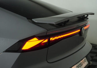 Подержанный автомобиль Changan UNI-V 2023 года (28 фото)