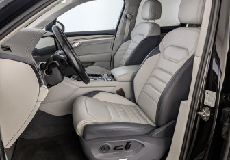 Подержанный автомобиль Volkswagen Touareg 2018 года (20 фото)