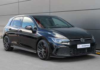 Подержанный автомобиль Volkswagen Golf GTI Hatchback 2022 года (3 фото)