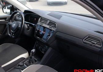 Подержанный автомобиль Volkswagen Tiguan 2019 года (7 фото)