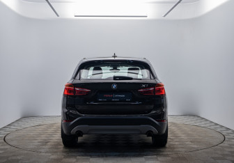 Подержанный автомобиль BMW X1 2016 года (6 фото)