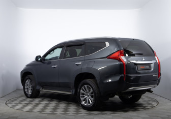 Подержанный автомобиль Mitsubishi Pajero Sport 2019 года (6 фото)