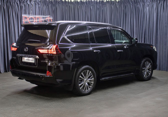 Подержанный автомобиль Lexus LX 2021 года (5 фото)