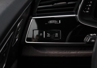 Подержанный автомобиль Audi Q8 2019 года (22 фото)