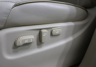 Подержанный автомобиль Infiniti QX80 2015 года (12 фото)