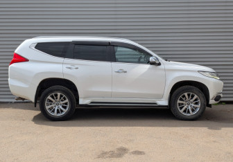 Подержанный автомобиль Mitsubishi Pajero Sport 2019 года (4 фото)