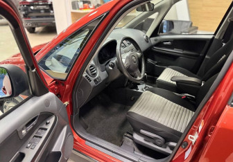 Подержанный автомобиль Suzuki SX4 Hatchback 2010 года (11 фото)
