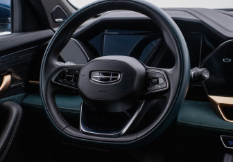 Подержанный автомобиль Geely Monjaro 2023 года (15 фото)