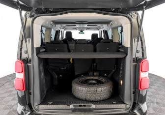 Подержанный автомобиль Peugeot Traveller 2021 года (10 фото)