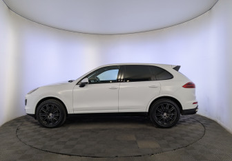 Подержанный автомобиль Porsche Cayenne 2017 года (8 фото)