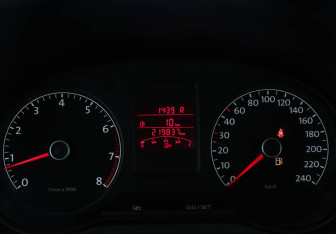 Подержанный автомобиль Volkswagen Polo Sedan 2012 года (7 фото)