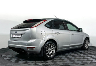 Подержанный автомобиль Ford Focus Hatchback 2009 года (5 фото)