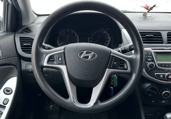 Подержанный автомобиль Hyundai Solaris Sedan 2014 года (12 фото)