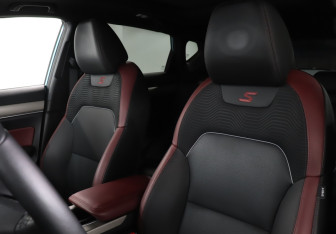 Подержанный автомобиль Geely Coolray 2023 года (17 фото)