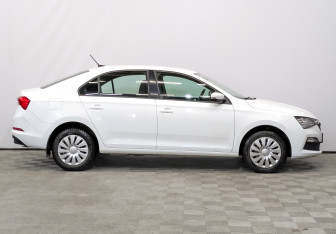 Подержанный автомобиль Skoda Rapid Liftback 2021 года (4 фото)