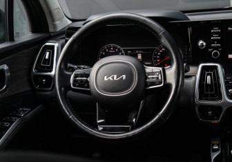 Подержанный автомобиль Kia Sorento 2022 года (12 фото)