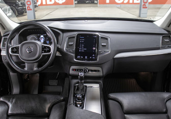 Подержанный автомобиль Volvo XC90 2020 года (14 фото)