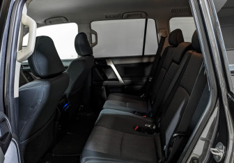 Подержанный автомобиль Toyota Land Cruiser Prado 2017 года (18 фото)