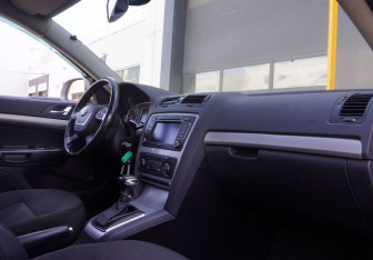 Подержанный автомобиль Skoda Octavia Liftback 2013 года (9 фото)