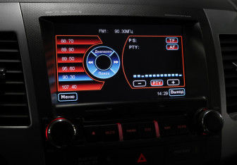 Подержанный автомобиль Citroen C-Crosser 2012 года (19 фото)