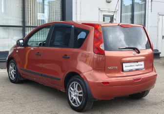 Подержанный автомобиль Nissan Note 2007 года (7 фото)