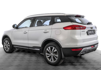 Подержанный автомобиль Geely Atlas 2019 года (7 фото)