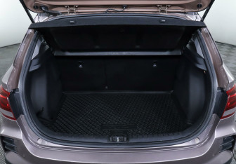 Подержанный автомобиль Kia Rio Hatchback 2020 года (16 фото)