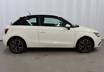 Подержанный автомобиль Audi A1 2011 года (7 фото)