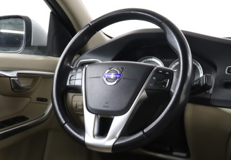 Подержанный автомобиль Volvo S60 2011 года (15 фото)