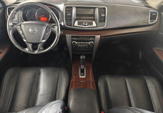 Подержанный автомобиль Nissan Teana 2011 года (11 фото)