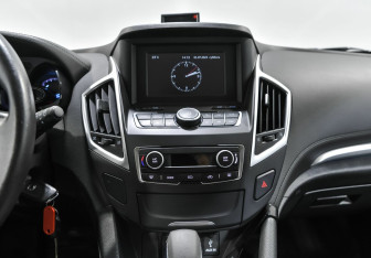 Подержанный автомобиль DongFeng AX7 2017 года (8 фото)