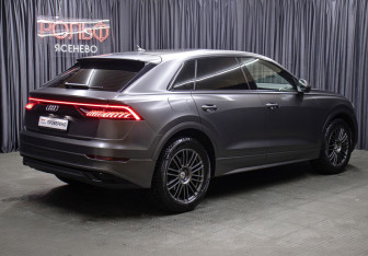 Подержанный автомобиль Audi Q8 2020 года (5 фото)