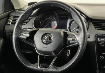 Подержанный автомобиль Skoda Octavia Liftback 2020 года (14 фото)