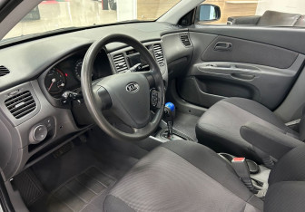 Подержанный автомобиль Kia Rio Hatchback 2007 года (9 фото)