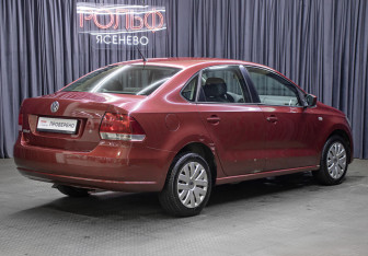 Подержанный автомобиль Volkswagen Polo Sedan 2012 года (5 фото)