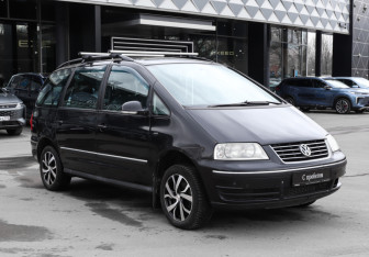 Подержанный автомобиль Volkswagen Sharan 2005 года (3 фото)