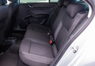 Подержанный автомобиль Skoda Rapid Liftback 2014 года (11 фото)