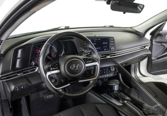Подержанный автомобиль Hyundai Elantra Sedan 2021 года (11 фото)