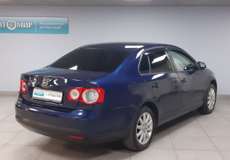 Подержанный автомобиль Volkswagen Jetta Sedan 2008 года (5 фото)